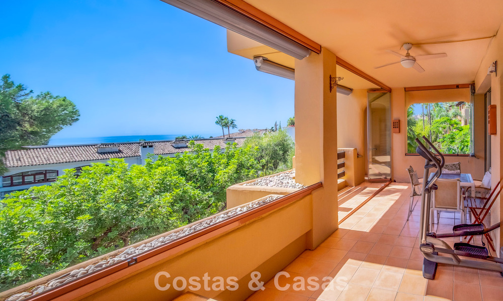 Ruim, luxe appartement te koop met zeezicht in een luxueus complex op de Golden Mile van Marbella 802968