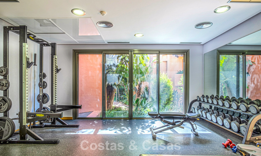 Ruim, luxe appartement te koop met zeezicht in een luxueus complex op de Golden Mile van Marbella 802970