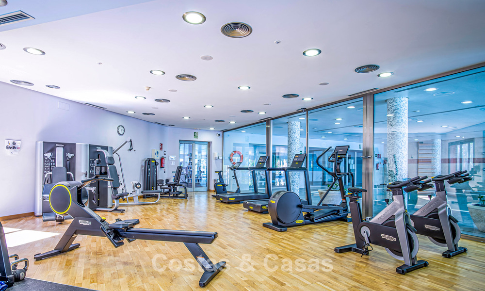 Ruim, luxe appartement te koop met zeezicht in een luxueus complex op de Golden Mile van Marbella 802971