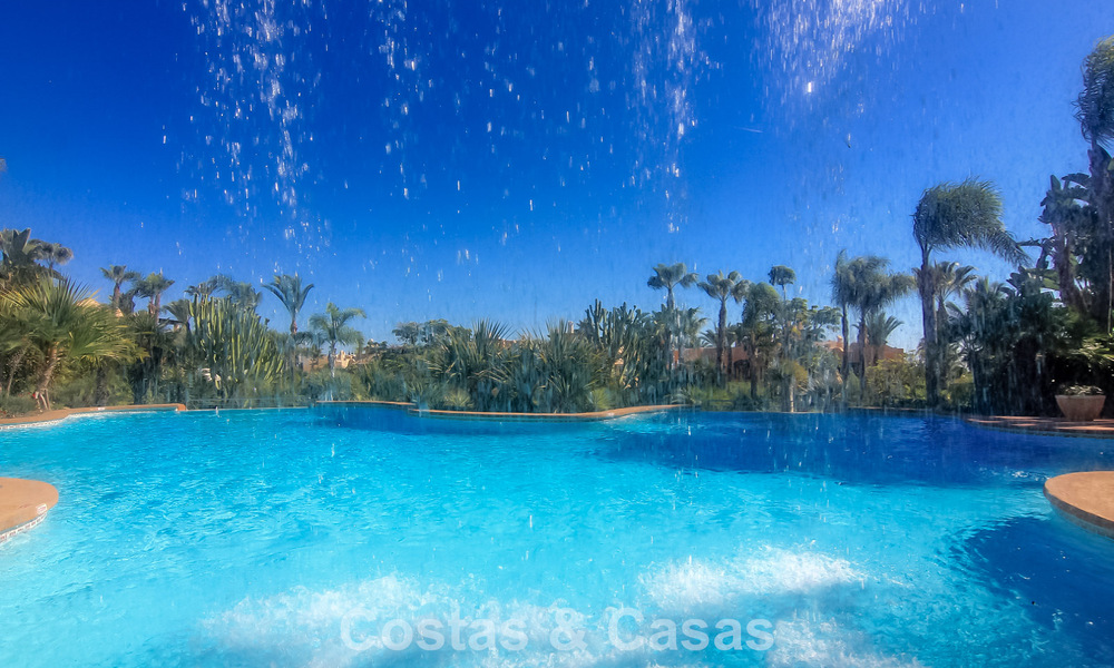 Ruim, luxe appartement te koop met zeezicht in een luxueus complex op de Golden Mile van Marbella 802973