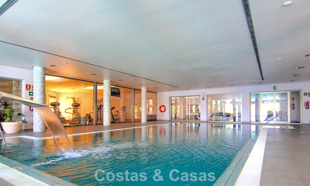Ruim, luxe appartement te koop met zeezicht in een luxueus complex op de Golden Mile van Marbella 802974