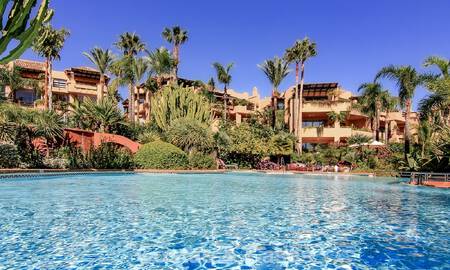 Ruim, luxe appartement te koop met zeezicht in een luxueus complex op de Golden Mile van Marbella 802976