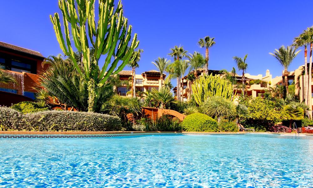 Ruim, luxe appartement te koop met zeezicht in een luxueus complex op de Golden Mile van Marbella 802977