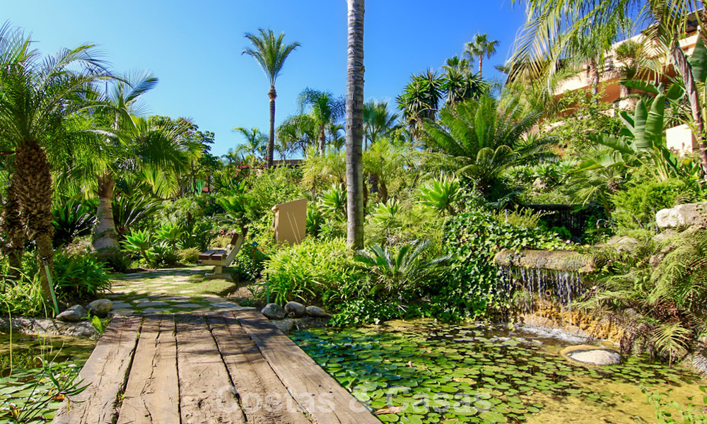 Ruim, luxe appartement te koop met zeezicht in een luxueus complex op de Golden Mile van Marbella 802979