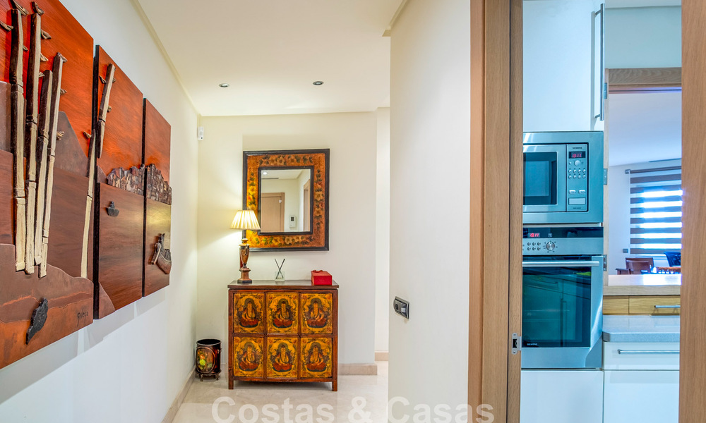 Ruim, luxe appartement te koop met zeezicht in een luxueus complex op de Golden Mile van Marbella 802980