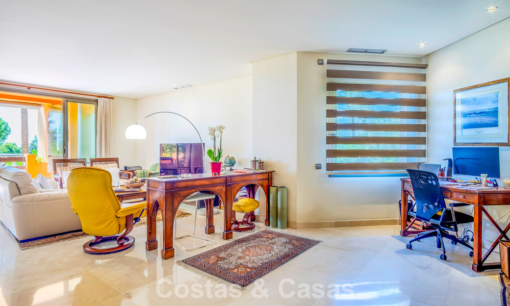 Ruim, luxe appartement te koop met zeezicht in een luxueus complex op de Golden Mile van Marbella 802985