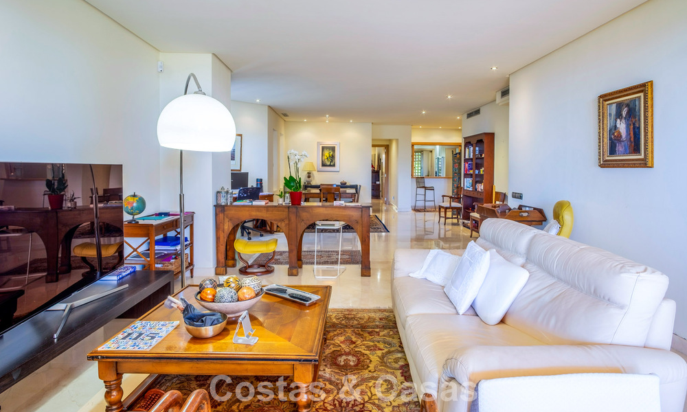 Ruim, luxe appartement te koop met zeezicht in een luxueus complex op de Golden Mile van Marbella 802989