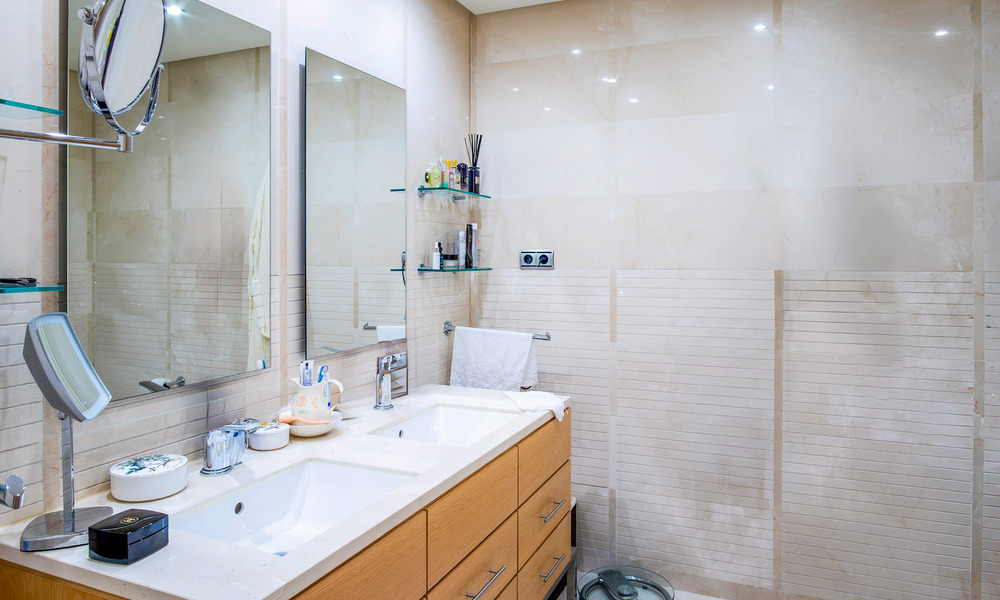 Ruim, luxe appartement te koop met zeezicht in een luxueus complex op de Golden Mile van Marbella 802990