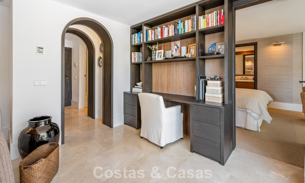 Exclusief gerenoveerd luxe appartement te koop in Puente Romano, Marbella 803025