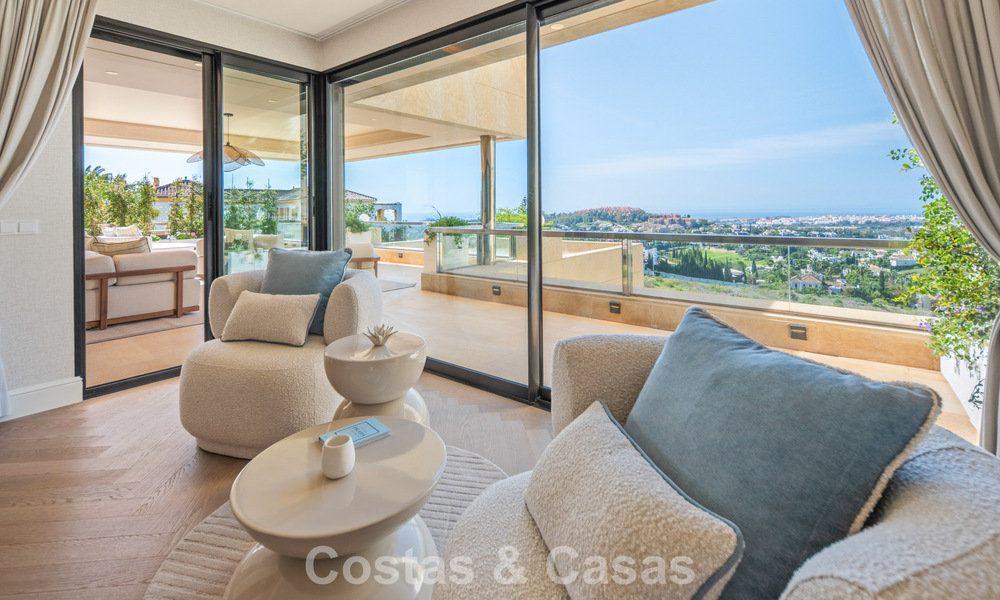 Exclusief, modern duplex penthouse met panoramisch zeezicht te koop in Nueva Andalucia, Marbella 803039