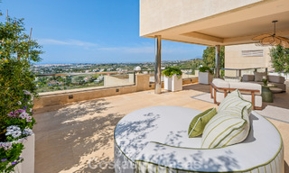 Exclusief, modern duplex penthouse met panoramisch zeezicht te koop in Nueva Andalucia, Marbella 803041 