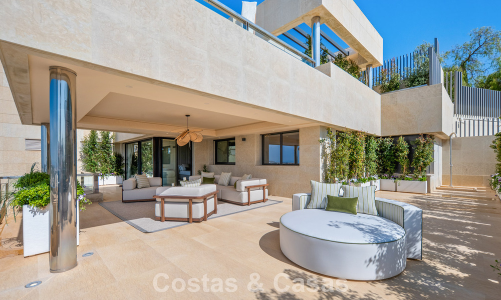Exclusief, modern duplex penthouse met panoramisch zeezicht te koop in Nueva Andalucia, Marbella 803042