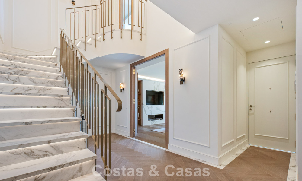Exclusief, modern duplex penthouse met panoramisch zeezicht te koop in Nueva Andalucia, Marbella 803048