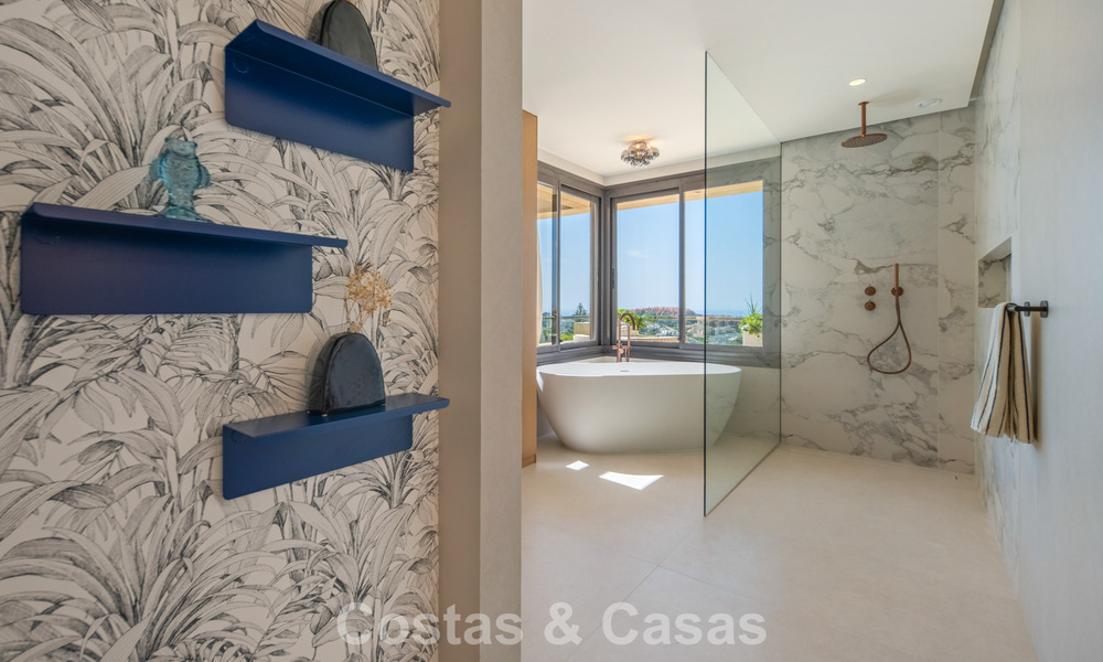 Exclusief, modern duplex penthouse met panoramisch zeezicht te koop in Nueva Andalucia, Marbella 803055
