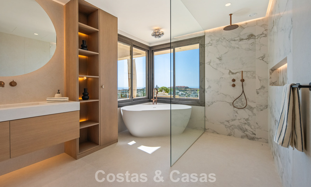 Exclusief, modern duplex penthouse met panoramisch zeezicht te koop in Nueva Andalucia, Marbella 803056