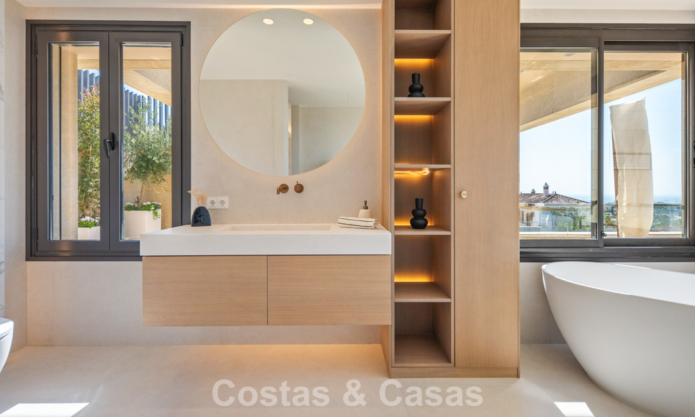 Exclusief, modern duplex penthouse met panoramisch zeezicht te koop in Nueva Andalucia, Marbella 803057