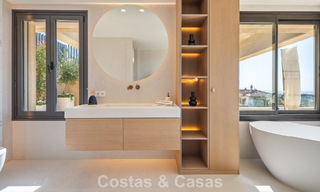 Exclusief, modern duplex penthouse met panoramisch zeezicht te koop in Nueva Andalucia, Marbella 803057 
