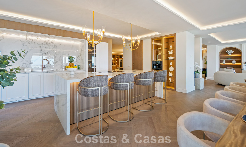 Exclusief, modern duplex penthouse met panoramisch zeezicht te koop in Nueva Andalucia, Marbella 803070