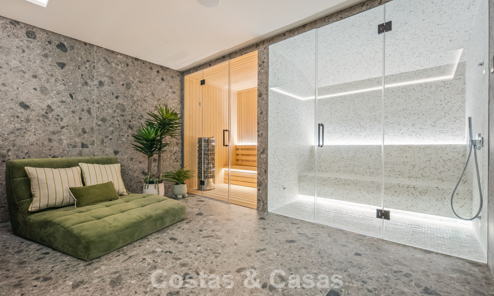 Exclusief, modern duplex penthouse met panoramisch zeezicht te koop in Nueva Andalucia, Marbella 803082
