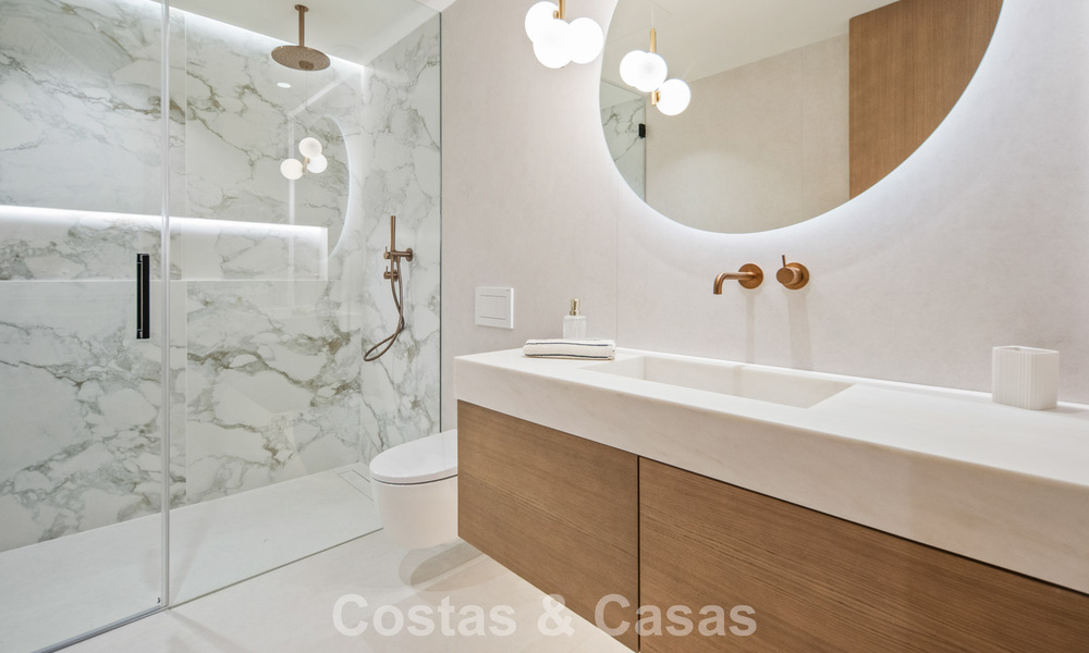 Exclusief, modern duplex penthouse met panoramisch zeezicht te koop in Nueva Andalucia, Marbella 803088