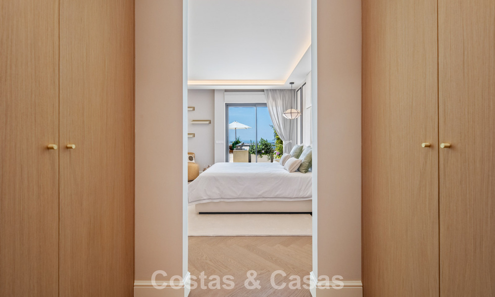 Exclusief, modern duplex penthouse met panoramisch zeezicht te koop in Nueva Andalucia, Marbella 803092
