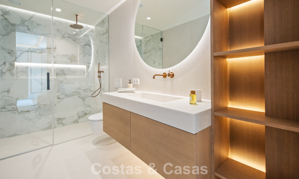 Exclusief, modern duplex penthouse met panoramisch zeezicht te koop in Nueva Andalucia, Marbella 803093