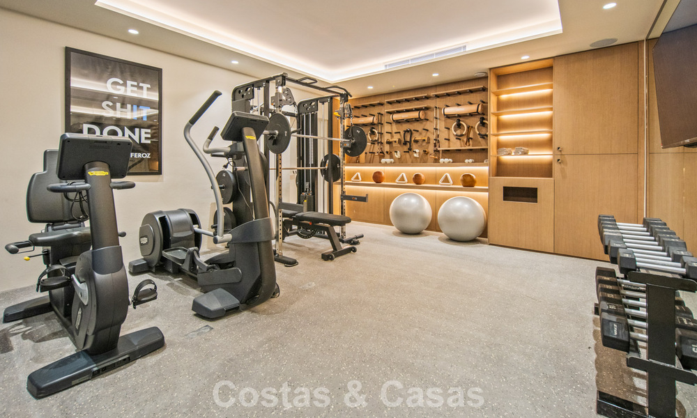 Exclusief, modern duplex penthouse met panoramisch zeezicht te koop in Nueva Andalucia, Marbella 803096