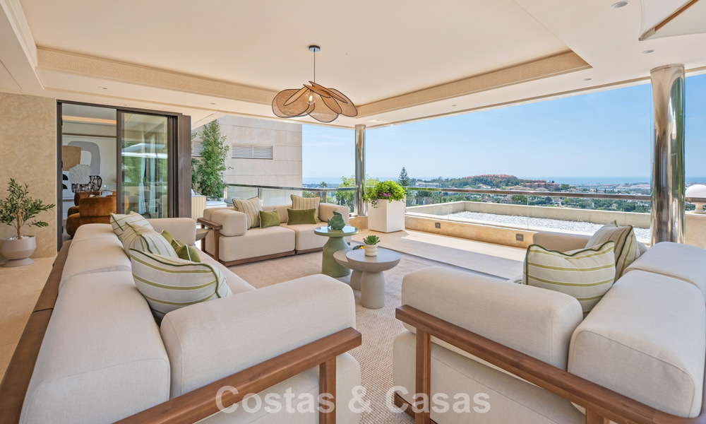 Exclusief, modern duplex penthouse met panoramisch zeezicht te koop in Nueva Andalucia, Marbella 803111