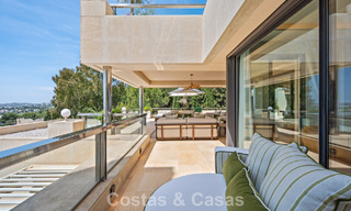 Exclusief, modern duplex penthouse met panoramisch zeezicht te koop in Nueva Andalucia, Marbella 803114 