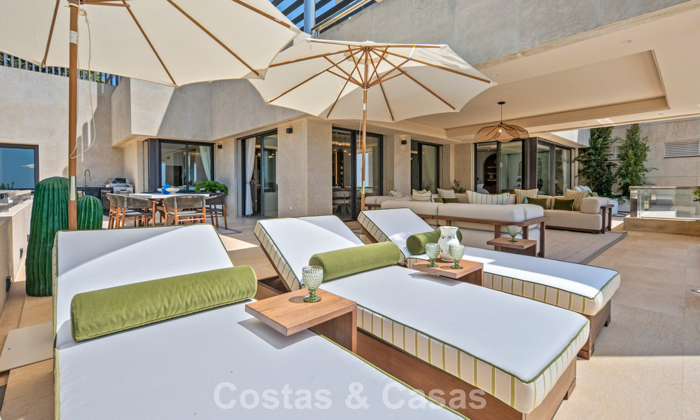 Exclusief, modern duplex penthouse met panoramisch zeezicht te koop in Nueva Andalucia, Marbella 803116