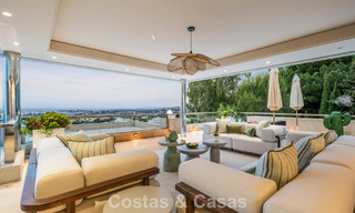 Exclusief, modern duplex penthouse met panoramisch zeezicht te koop in Nueva Andalucia, Marbella 803121 