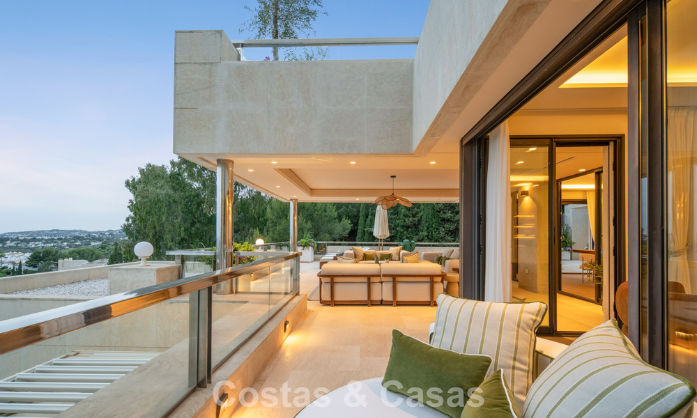 Exclusief, modern duplex penthouse met panoramisch zeezicht te koop in Nueva Andalucia, Marbella 803122