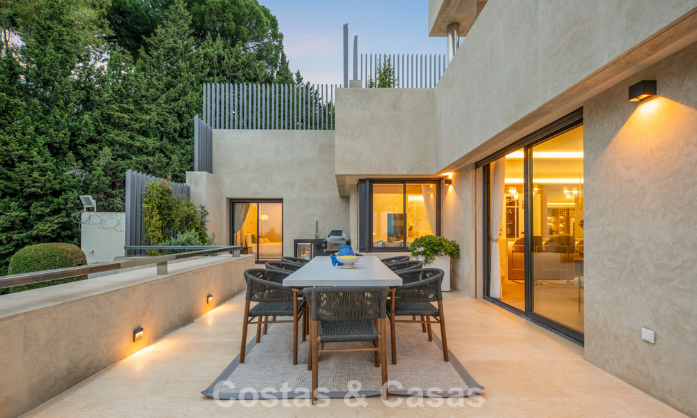Exclusief, modern duplex penthouse met panoramisch zeezicht te koop in Nueva Andalucia, Marbella 803124
