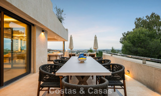 Exclusief, modern duplex penthouse met panoramisch zeezicht te koop in Nueva Andalucia, Marbella 803125 