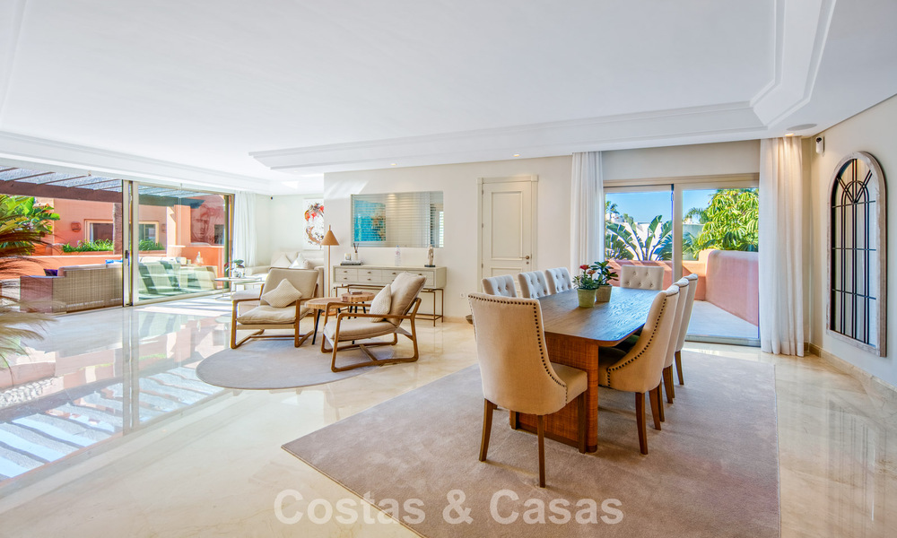 Eersteklas duplex penthouse te koop in een strandcomplex in Los Monteros, ten oosten van Marbella centrum 803204