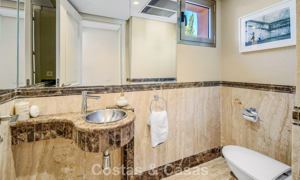 Eersteklas duplex penthouse te koop in een strandcomplex in Los Monteros, ten oosten van Marbella centrum 803205