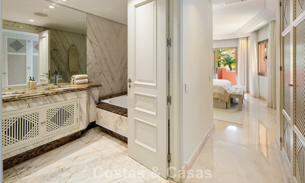 Eersteklas duplex penthouse te koop in een strandcomplex in Los Monteros, ten oosten van Marbella centrum 803212