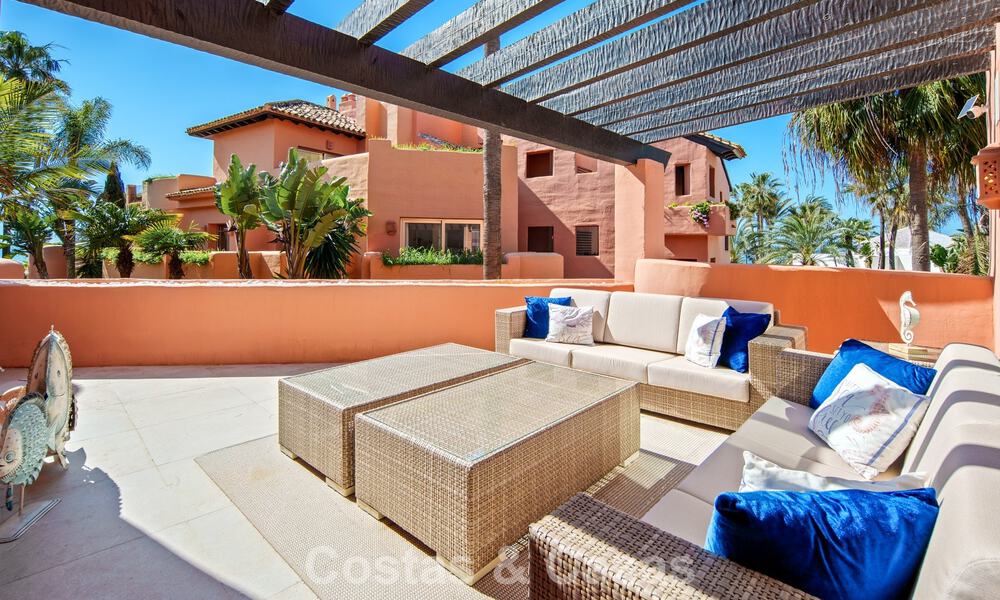 Eersteklas duplex penthouse te koop in een strandcomplex in Los Monteros, ten oosten van Marbella centrum 803217