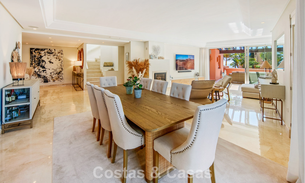 Eersteklas duplex penthouse te koop in een strandcomplex in Los Monteros, ten oosten van Marbella centrum 803222