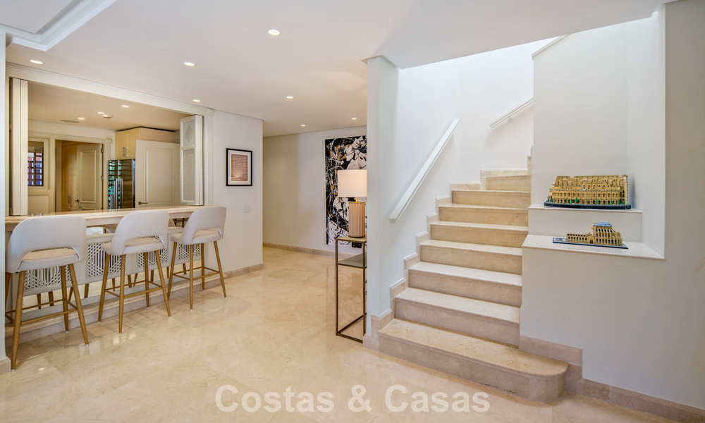 Eersteklas duplex penthouse te koop in een strandcomplex in Los Monteros, ten oosten van Marbella centrum 803223