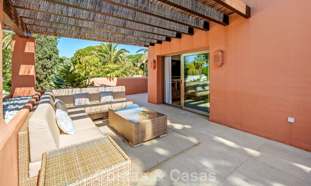 Eersteklas duplex penthouse te koop in een strandcomplex in Los Monteros, ten oosten van Marbella centrum 803227
