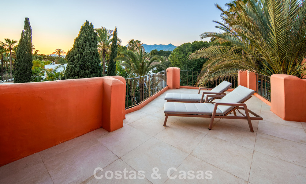 Eersteklas duplex penthouse te koop in een strandcomplex in Los Monteros, ten oosten van Marbella centrum 803243