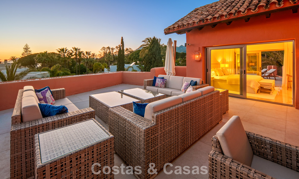 Eersteklas duplex penthouse te koop in een strandcomplex in Los Monteros, ten oosten van Marbella centrum 803249