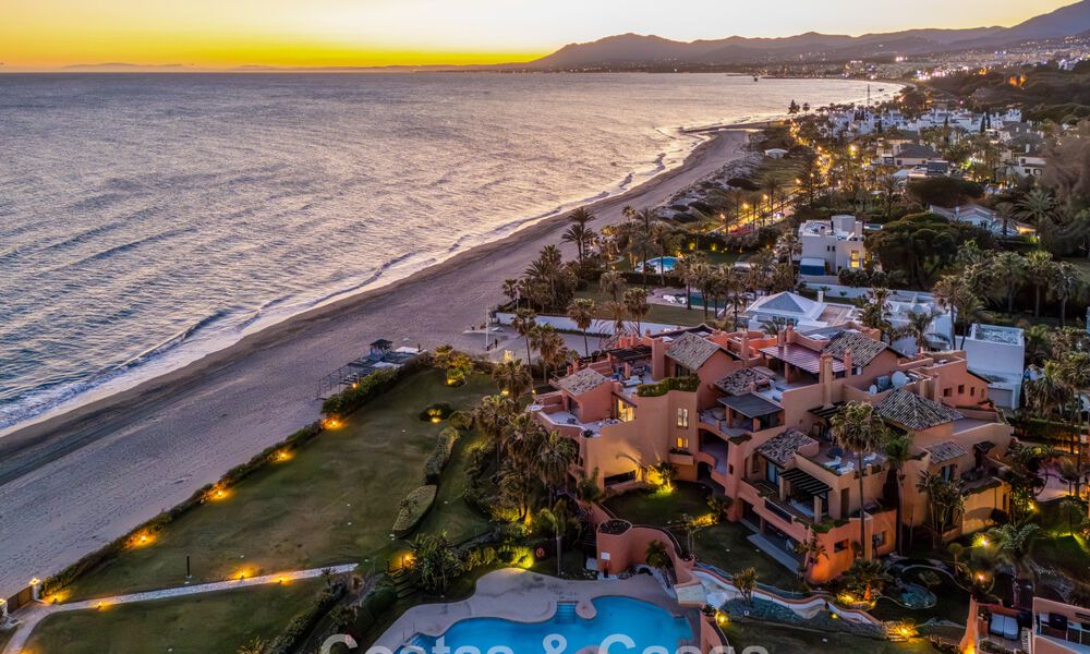 Eersteklas duplex penthouse te koop in een strandcomplex in Los Monteros, ten oosten van Marbella centrum 803259