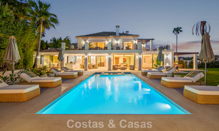 Luxueuze, mediterrane villa te koop, eerstelijnsgolf in een prestigieuze urbanisatie in Nueva Andalucia, Marbella 803264 