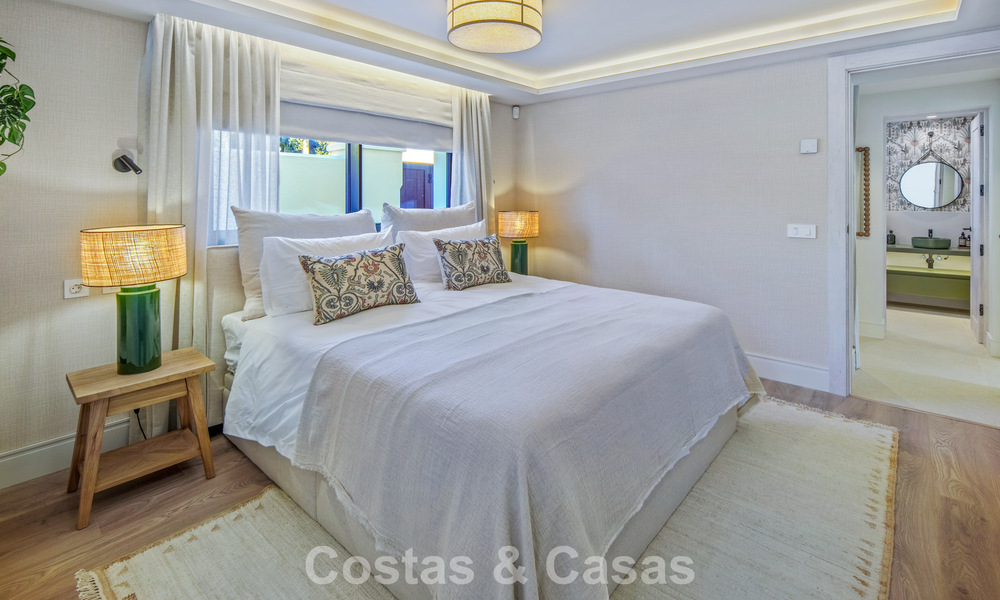 Luxueuze, mediterrane villa te koop, eerstelijnsgolf in een prestigieuze urbanisatie in Nueva Andalucia, Marbella 803272