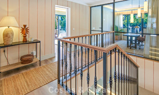 Luxueuze, mediterrane villa te koop, eerstelijnsgolf in een prestigieuze urbanisatie in Nueva Andalucia, Marbella 803275 