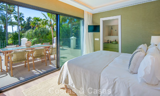 Luxueuze, mediterrane villa te koop, eerstelijnsgolf in een prestigieuze urbanisatie in Nueva Andalucia, Marbella 803277 