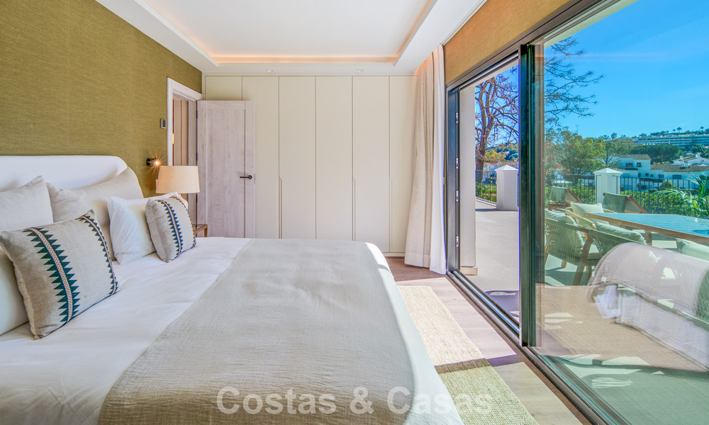 Luxueuze, mediterrane villa te koop, eerstelijnsgolf in een prestigieuze urbanisatie in Nueva Andalucia, Marbella 803279