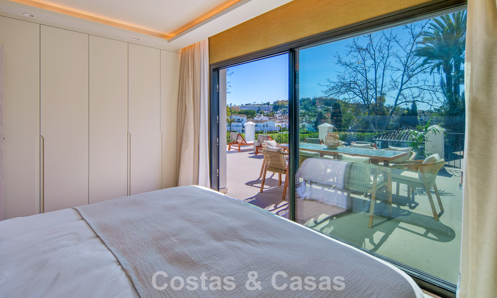Luxueuze, mediterrane villa te koop, eerstelijnsgolf in een prestigieuze urbanisatie in Nueva Andalucia, Marbella 803280